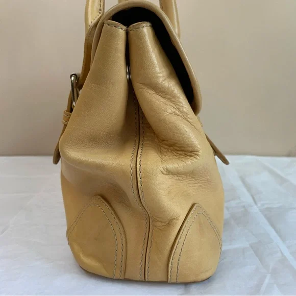 Vintage Fossil Leather Shoulder Bag | Tan with Silvertone Hardware - Picture 4 of 16